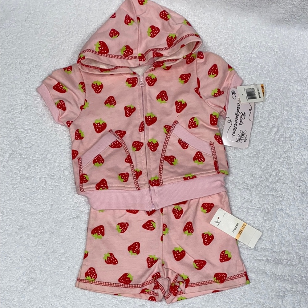 Kids headquarters nwt Strawberry Print Pink Hoodie and Shorts Set 12m